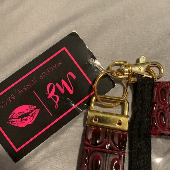 Make Up Junkie Wristlet - Picture 3 of 5